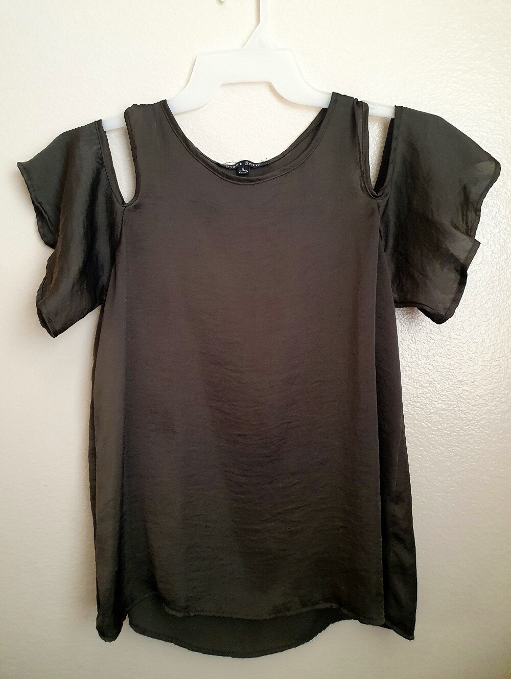Sweet Rain Cold Shoulder Round Neck Women's Olive Green Size Small
